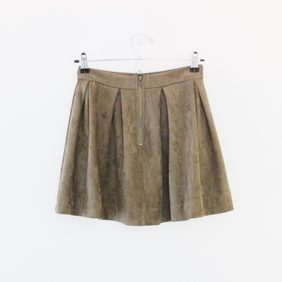 Honey Punch Jackie’s Faux Suede Pleated Mini Skirt - Picture 3 of 7